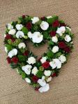 Coeur évidé roses rouges oeillets blancs  - Boutique Vergez Tarnos